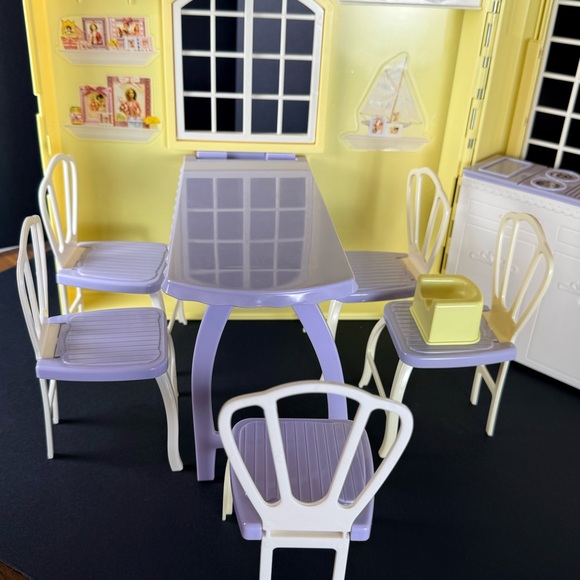 Vintage Barbie Happy Family Grandmas Kitchen Portable Play set 1998 W/5 Chairs - Picture 8 of 16